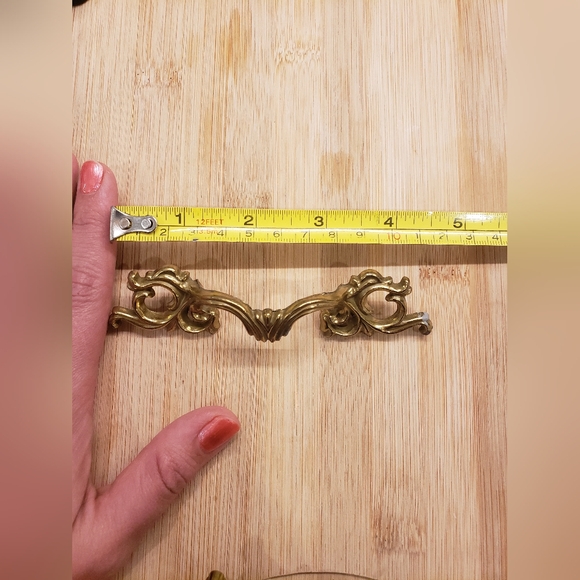 Set of 5 Vintage French Provincial Style Drawer Pulls Brass Tone - Picture 11 of 11